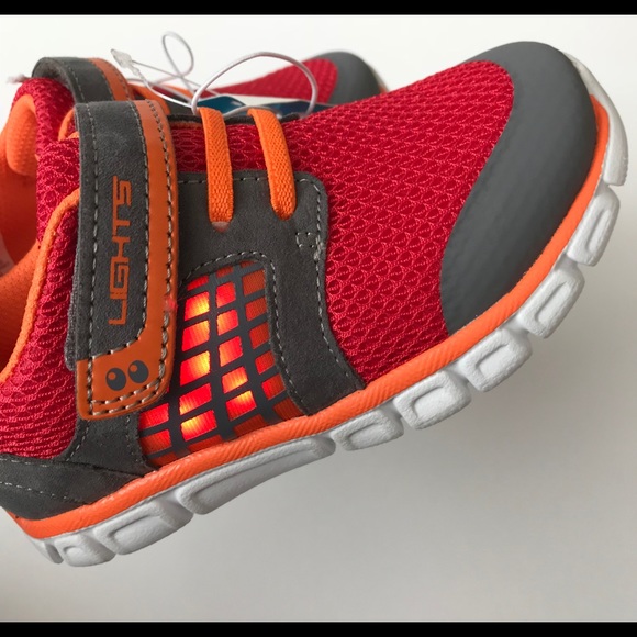 Boys Surprize by Stride Rite Light-Up Sneaker - Picture 7 of 8